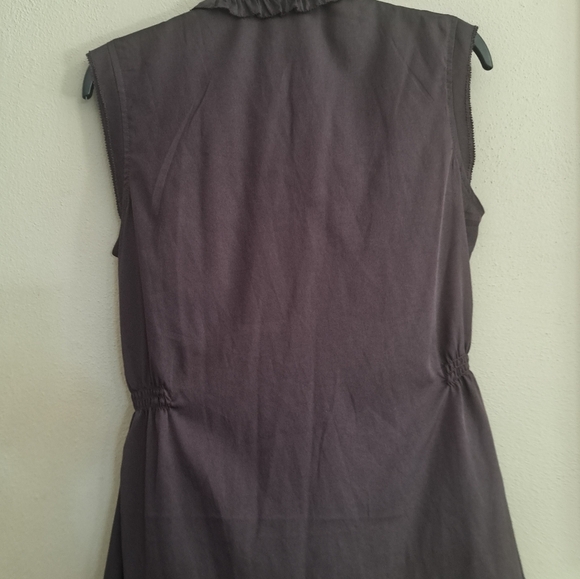 Sleeveless ruffled Blouse,Converse All-Star Button Front Ruffled Burgundy color - Picture 5 of 8